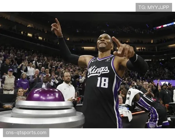 太阳对阵国王,两队合计出手98次三分球,刷新联盟单场纪录 太阳对阵国王,两队合计出手98次三分球,刷新联盟单场纪录